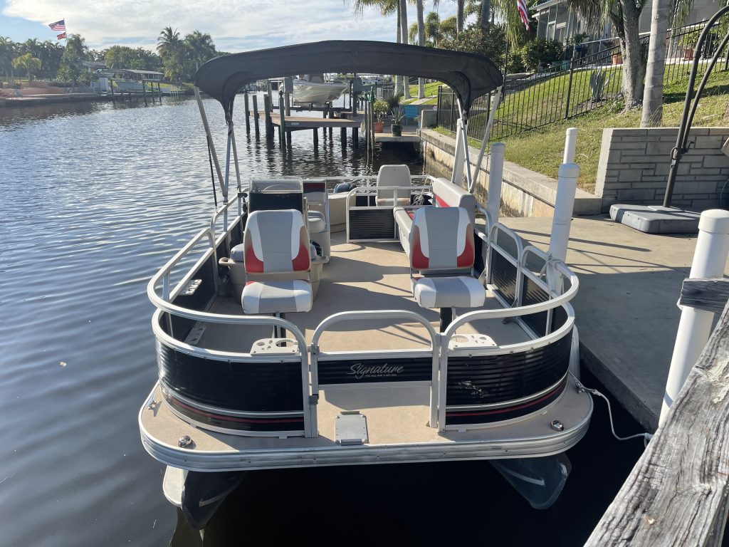 Sun Tracker Pontoon